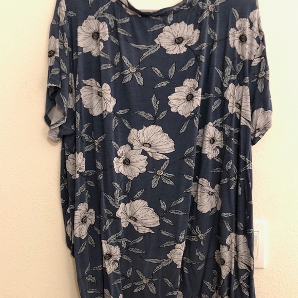 Blue Floral Top with Knotted Front - Picture 3 of 4